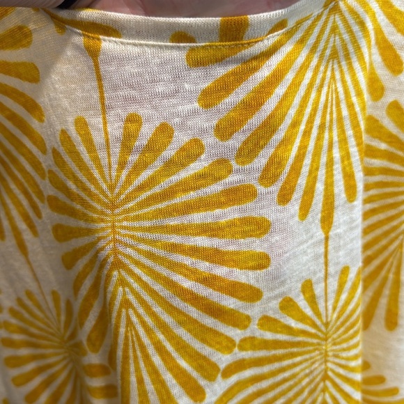 Joie Yellow Leaf Print 100% Linen Short Sleeve Button Back Mother of Pearl - Picture 2 of 6